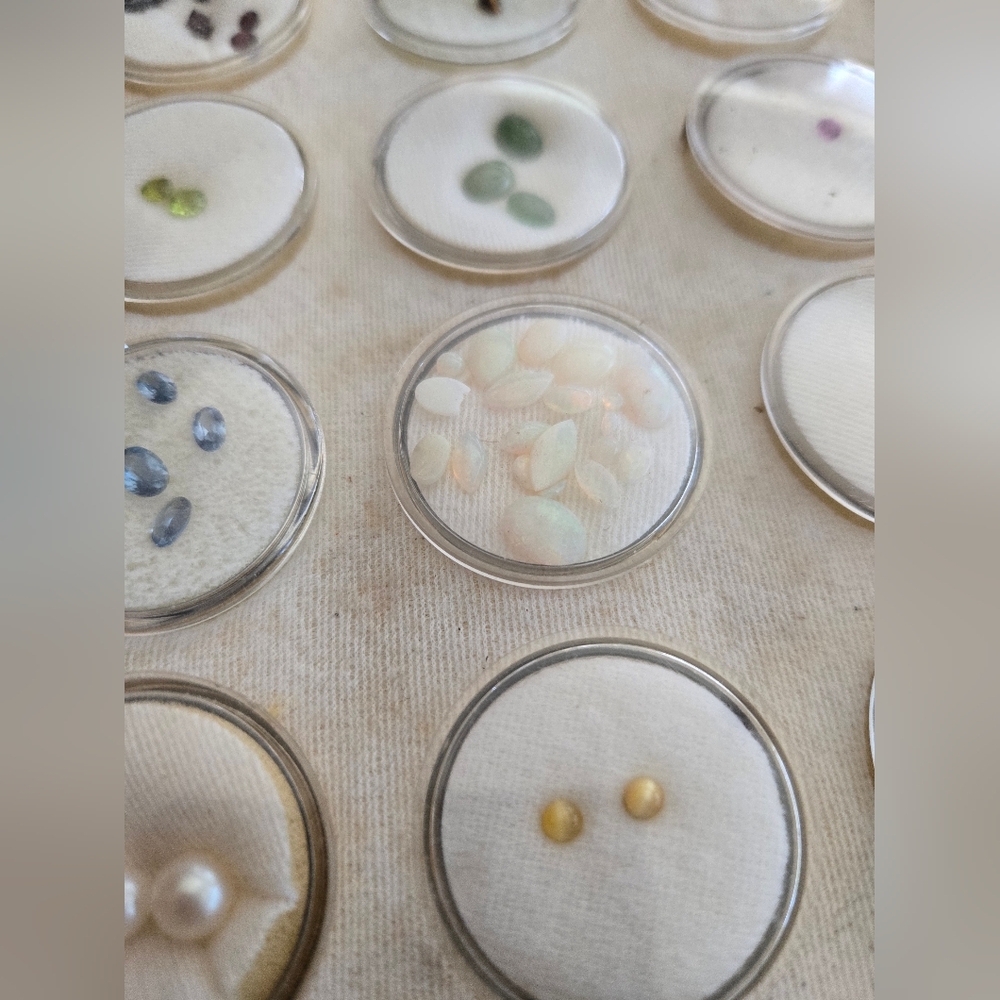 "Large Gemstone Collection With Case" - Picture 7 of 9